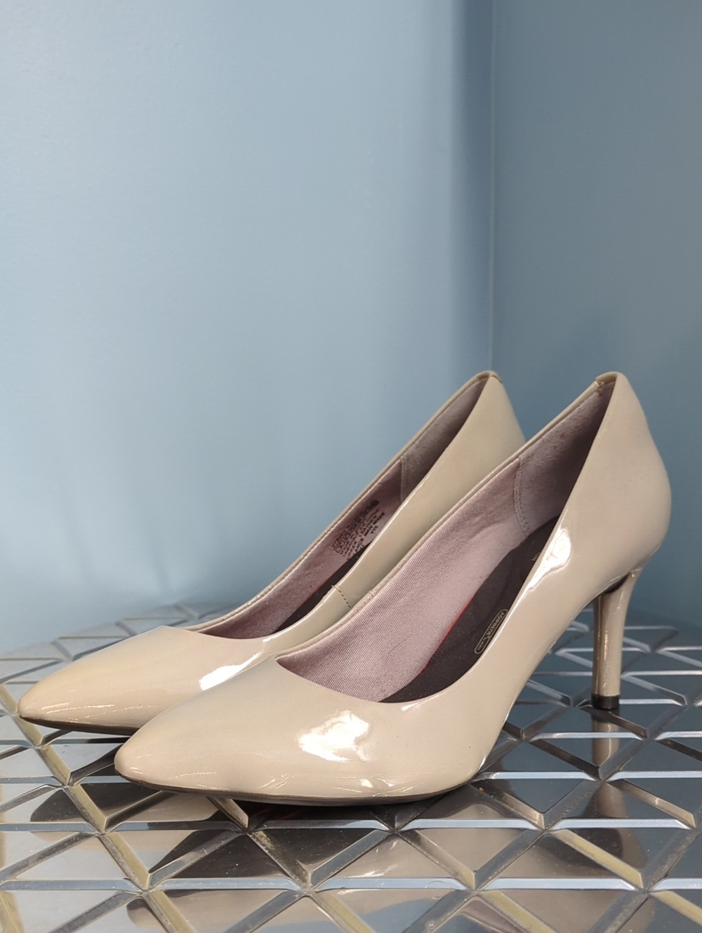 Classic Pumps, Patent Leather, Grey, Size 8